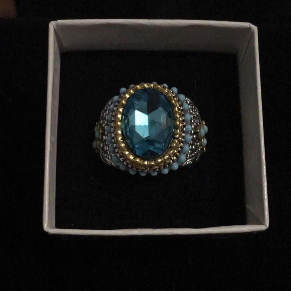 Men’s ‘school style’ ring.